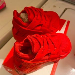 Nike huarache size 4c baby shoes. Bright red with original box never worn